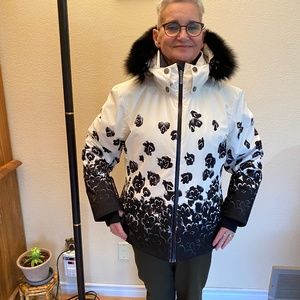 Sunice USA, size 16 ladies, like new condition, with genuine black fur trim